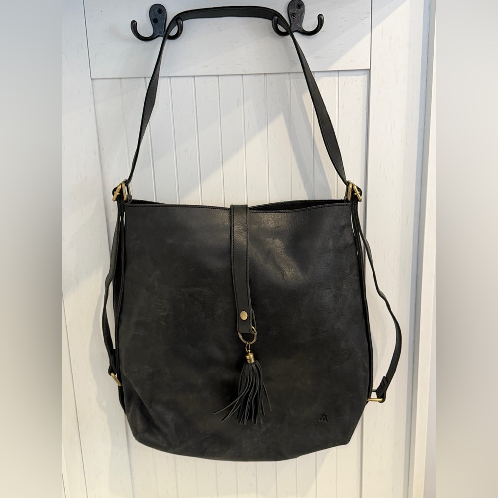 Elevate People shoulder bag/backpack in one.
